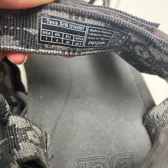 Teva Size 7 Mens Sandals Original Universal Quick Dry Water Canyon Gray Black - Picture 5 of 5